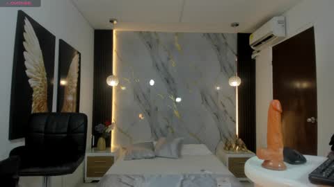 Estephany online show from January 2025 01:56:02 PM