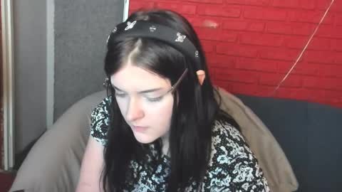 Ester  online show from April 2026 03:49:01 PM