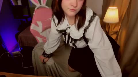 Snapshot of estertwilight chatting on May 2026 04:12:01 PM Ester online show from May 2026 04:12:01 PM