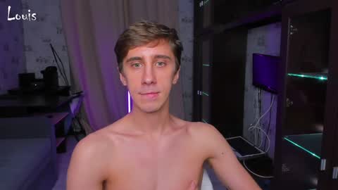 Snapshot of esthetics_boys chatting on December 2024 12:30:01 AM LOUIS online show from December 2024 12:30:01 AM