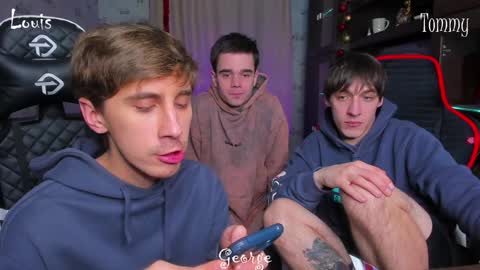 Snapshot of esthetics_boys chatting on January 2025 12:09:02 AM LOUIS online show from January 2025 12:09:02 AM