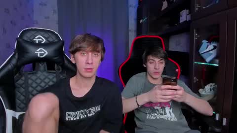 Snapshot of esthetics_boys chatting on February 2025 12:52:02 AM LOUIS online show from February 2025 12:52:02 AM