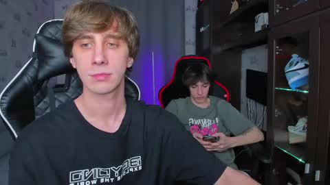 Snapshot of esthetics_boys chatting on February 2025 07:19:02 PM LOUIS online show from February 2025 07:19:02 PM