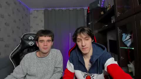 Snapshot of esthetics_boys chatting on March 2025 12:48:01 AM LOUIS online show from March 2025 12:48:01 AM