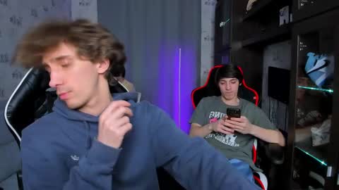 Snapshot of esthetics_boys chatting on March 2025 03:24:01 AM LOUIS online show from March 2025 03:24:01 AM