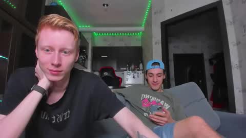 Snapshot of esthetics_boys chatting on September 2025 09:26:01 PM LOUIS online show from September 2025 09:26:01 PM