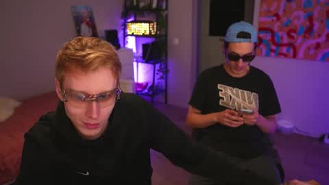 Snapshot of esthetics_boys chatting on September 2025 03:17:02 AM LOUIS online show from September 2025 03:17:02 AM