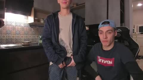 LOUIS online show from December 2025 08:24:02 PM