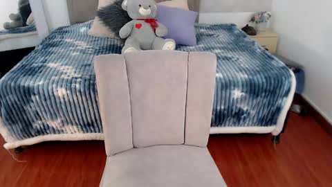 Snapshot of estrella_hank chatting on April 2026 07:48:01 PM estrella_hank online show from April 2026 07:48:01 PM