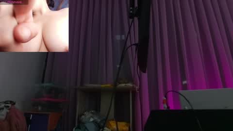 Snapshot of estrella_hanks_ chatting on April 2026 12:00:02 PM Estrella online show from April 2026 12:00:02 PM