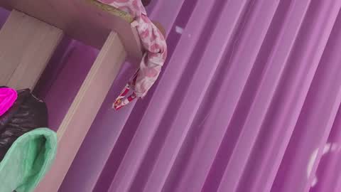 Snapshot of estrella_hanks_ chatting on April 2026 11:56:02 AM Estrella online show from April 2026 11:56:02 AM