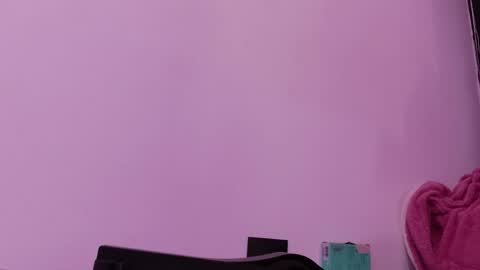 Snapshot of estrella_hanks_ chatting on April 2026 12:00:01 PM Estrella online show from April 2026 12:00:01 PM