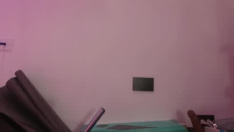 Snapshot of estrella_hanks_ chatting on May 2026 12:04:02 PM Estrella online show from May 2026 12:04:02 PM
