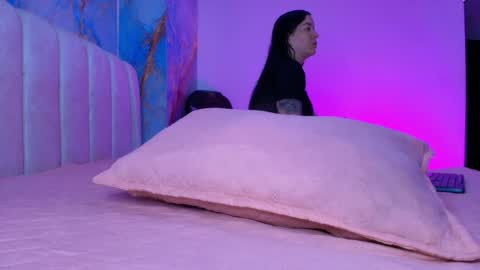 Snapshot of estrella_hanks_ chatting on May 2026 11:51:02 AM Estrella online show from May 2026 11:51:02 AM