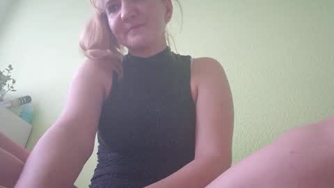 Snapshot of estrellawalters chatting on January 2025 10:32:02 AM estrellawalters online show from January 2025 10:32:02 AM