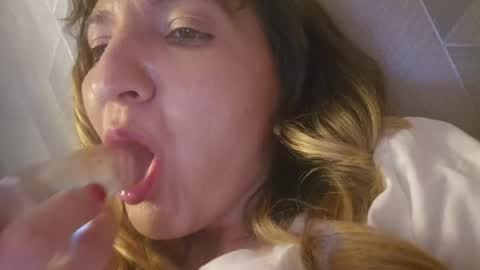 estrellawalters online show from May 2026 12:34:02 PM