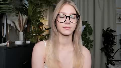 Natalie online show from September 2025 05:44:01 AM