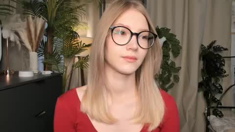 Natalie online show from October 2025 05:50:02 AM