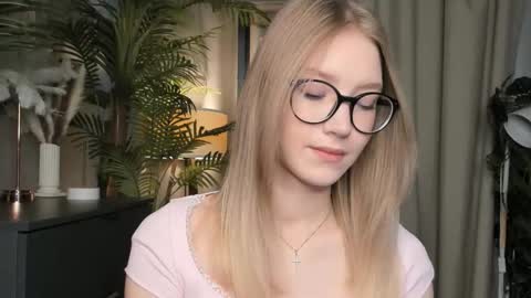 Natalie online show from November 2025 05:41:02 AM