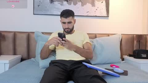 Snapshot of ethan__walker chatting on April 2026 07:15:02 PM Ethan online show from April 2026 07:15:02 PM