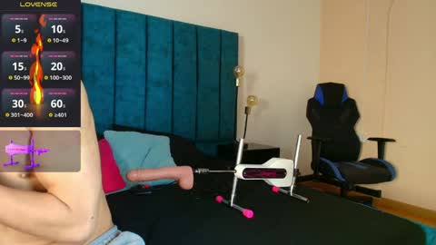 Snapshot of ethan_briggs chatting on April 2026 04:01:01 AM ethan online show from April 2026 04:01:01 AM