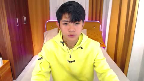 Snapshot of ethan_lauren chatting on April 2026 12:33:01 PM ethan_lauren online show from April 2026 12:33:01 PM