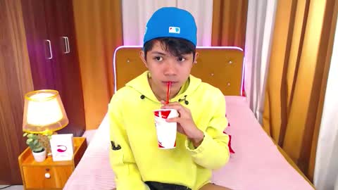 Snapshot of ethan_lauren chatting on April 2026 07:58:02 PM ethan_lauren online show from April 2026 07:58:02 PM