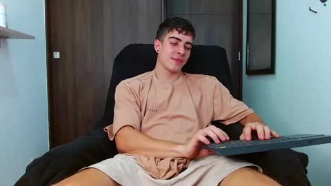 Snapshot of ethangreey1 chatting on March 2025 06:01:02 PM ethangreey1 online show from March 2025 06:01:02 PM