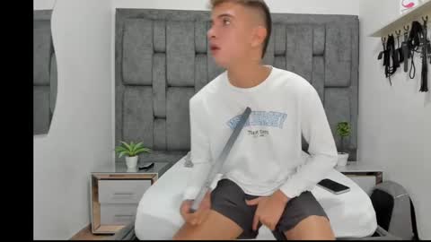 ethanhot_os online show from April 2026 08:50:01 PM