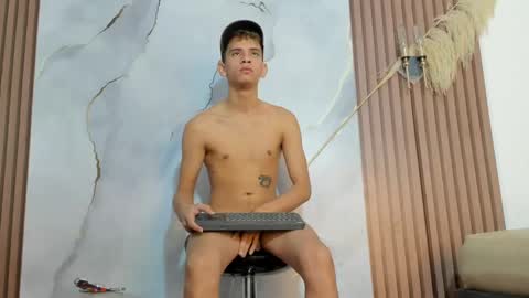 ethanhot_os online show from April 2026 05:52:02 PM