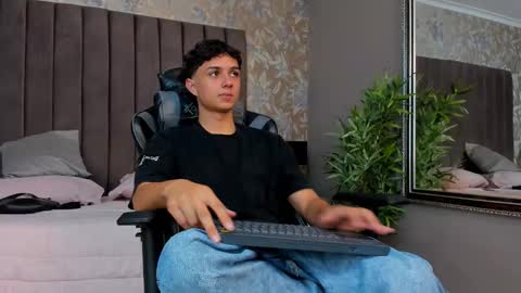 ethanlowell online show from September 2025 03:50:02 AM