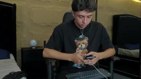 ethanlowell online show from October 2025 04:46:02 AM