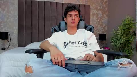 ethanlowell online show from November 2025 11:27:02 PM