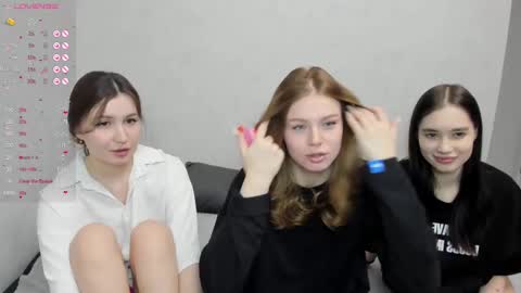 Veronica Tiia Lilith left to right online show from February 2025 03:53:01 AM