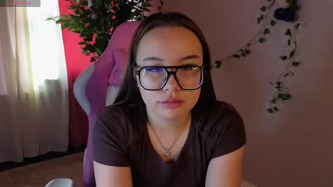 Snapshot of eva_cutties chatting on April 2026 09:04:01 AM Eva online show from April 2026 09:04:01 AM