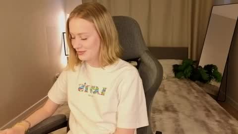 Snapshot of eva_hamilton chatting on May 2026 01:13:01 AM eva hamilton online show from May 2026 01:13:01 AM
