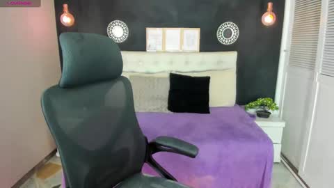 Snapshot of eva_hot_1 chatting on October 2025 01:09:01 PM eva_hot_1 online show from October 2025 01:09:01 PM