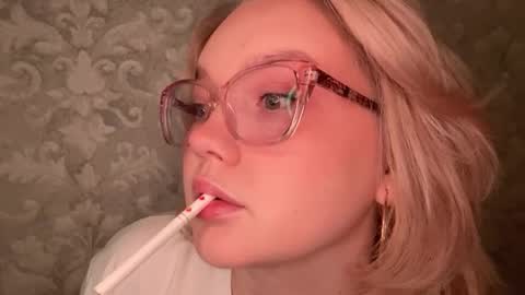 eva_kittenn online show from September 2025 06:22:02 PM