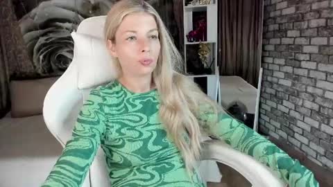 Snapshot of eva_melow chatting on May 2026 05:18:01 PM Eva online show from May 2026 05:18:01 PM