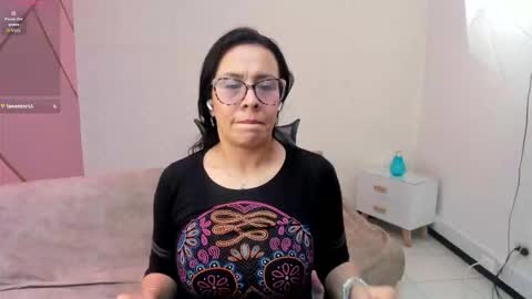 Eva  online show from October 2025 03:01:02 PM