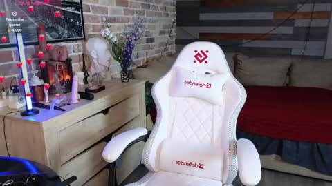 eva_mini online show from May 2026 09:12:02 PM