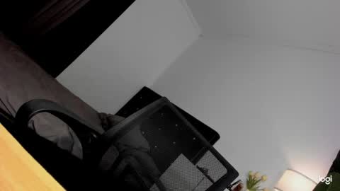 Snapshot of eva_penelope chatting on April 2026 03:35:02 AM EVA online show from April 2026 03:35:02 AM