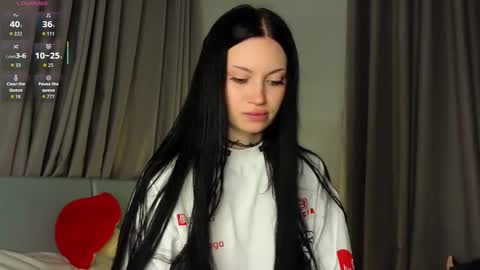 Snapshot of eva_pixie chatting on November 2025 06:08:02 PM Eva online show from November 2025 06:08:02 PM