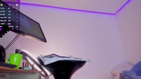 Snapshot of eva_rain chatting on February 2025 05:01:01 AM Eva online show from February 2025 05:01:01 AM