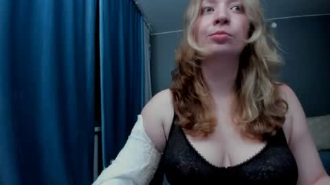 Snapshot of eva_rikchter chatting on July 2026 09:39:01 PM Ice Goddess online show from July 2026 09:39:01 PM