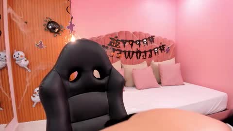 eva_saintt online show from October 2025 05:21:02 PM