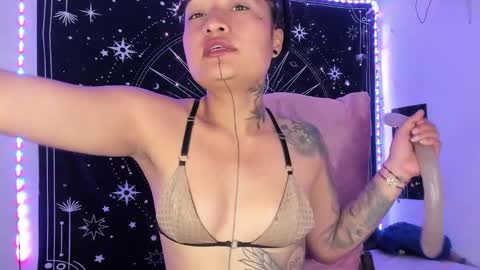 Eva  online show from November 2025 08:02:01 AM