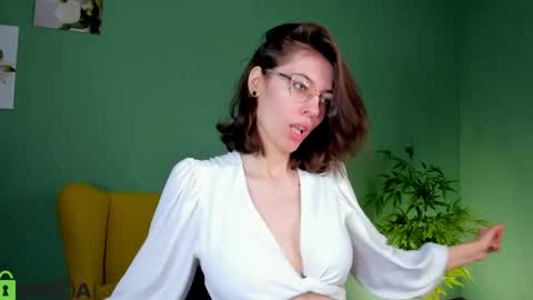 eva sicret online show from May 2026 04:42:01 AM