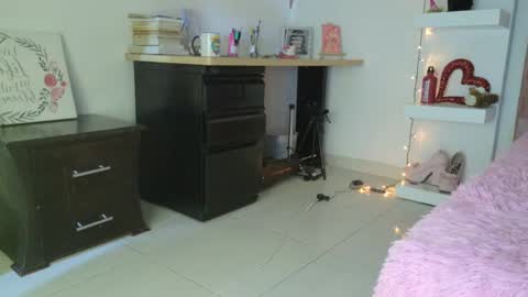 Snapshot of eva_sin18 chatting on April 2026 01:42:02 AM Eva Sin online show from April 2026 01:42:02 AM