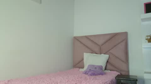 Snapshot of eva_sin18 chatting on May 2026 11:32:02 PM Eva Sin online show from May 2026 11:32:02 PM
